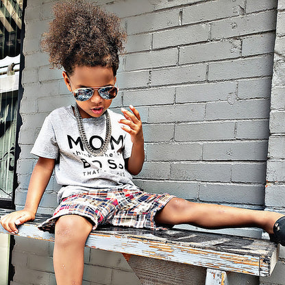 MOM THINKS SHE IS A BOSS Short Sleeve T-shirt FABVOKAB